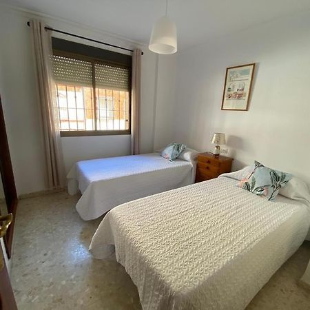 Apartamento Familiar En Barrio Reina Victoria Huelva Kültér fotó