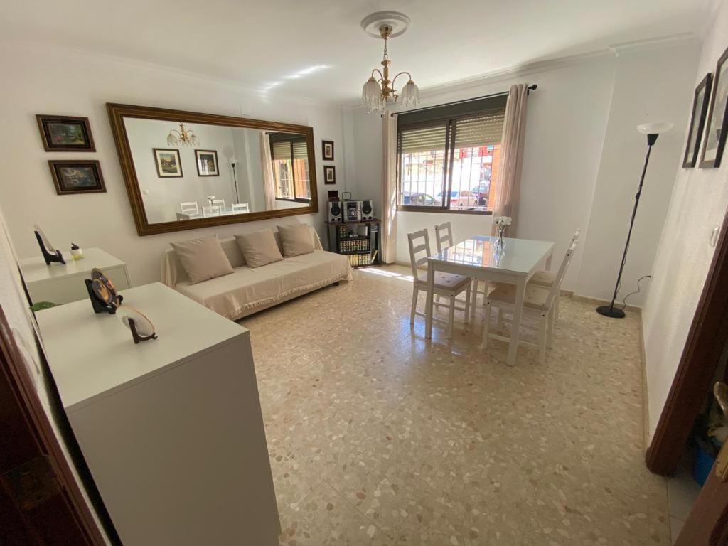 Apartamento Familiar En Barrio Reina Victoria Huelva Kültér fotó