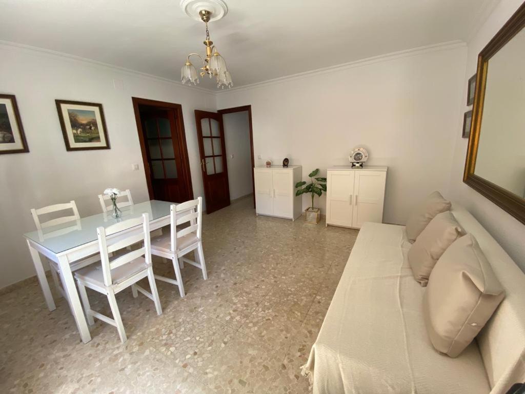 Apartamento Familiar En Barrio Reina Victoria Huelva Kültér fotó