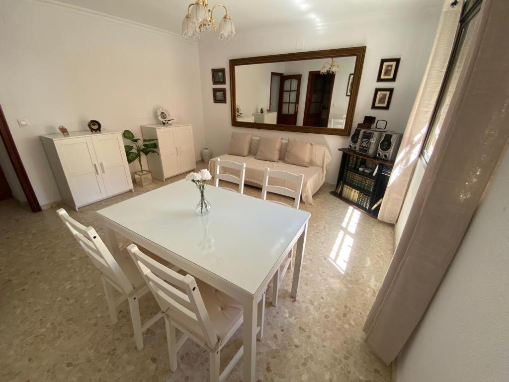 Apartamento Familiar En Barrio Reina Victoria Huelva Kültér fotó